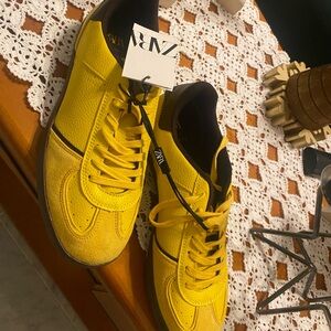 Zara shoes beautiful color to big for me